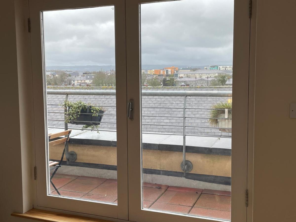 Penthouse Apartment Килкени Екстериор снимка