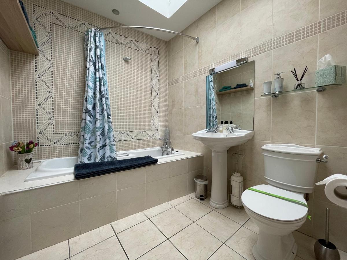 Penthouse Apartment Килкени Екстериор снимка